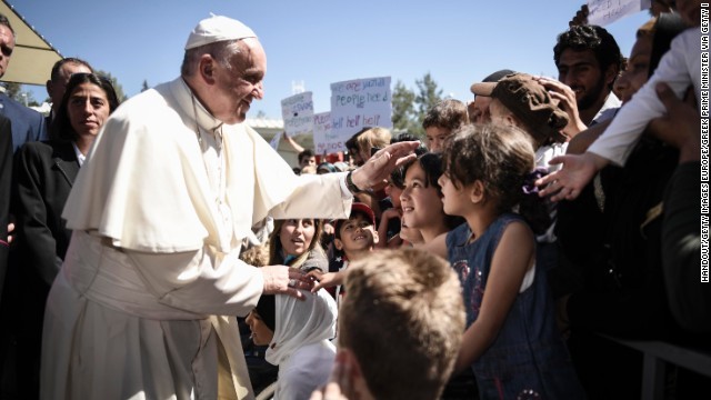 難民キャンプをめぐるローマ法王フランシスコの発言が物議を醸している