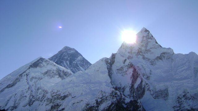 エベレストの正確な高さを計測するためのプロジェクトが進められている