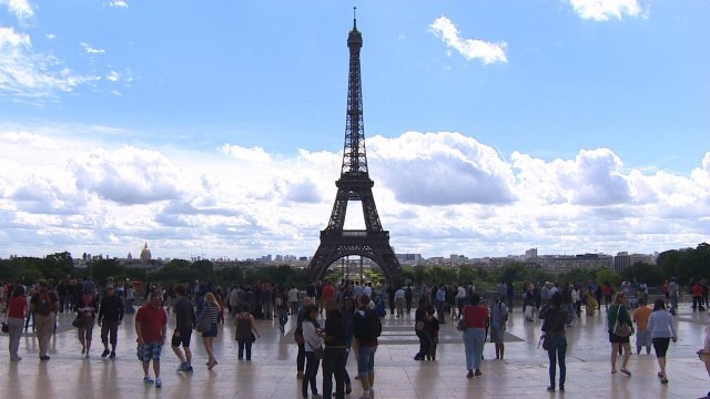 パリを訪れる外国人宿泊客が前年比１０％の増加を記録した
