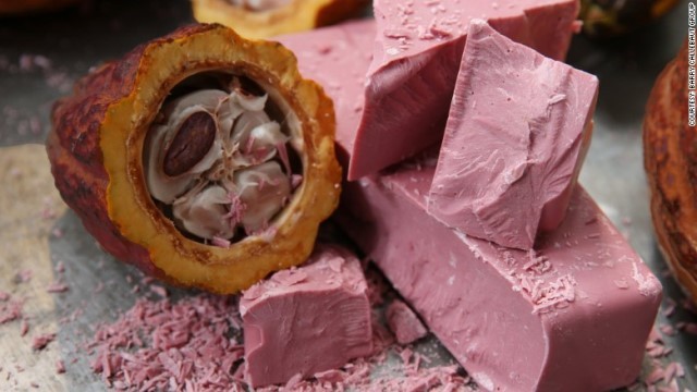 バリーカレボーがピンク色のチョコレートを発表した