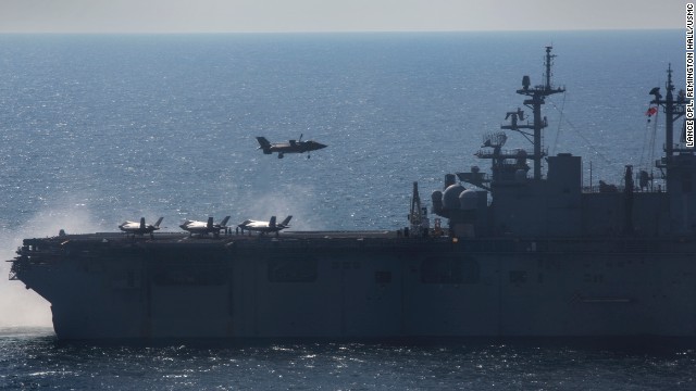 米海軍の強襲揚陸艦「ワスプ」。ハリケーン被害への支援で日本への配備が遅れている