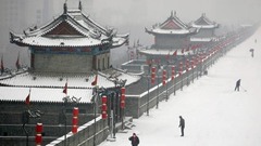 都市として３０００年の歴史を持つ中国・西安。写真は１４キロにわたって続く南門の城壁