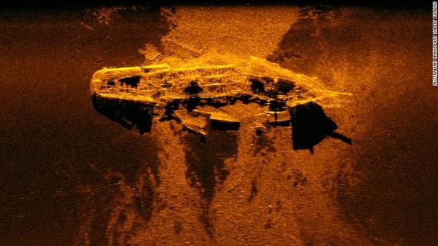 不明マレーシア機捜索中に見つかった鉄船の残骸のソナー画像