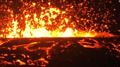 キラウエア火山の溶岩流が海に到達、有毒ガスに警戒　ハワイ