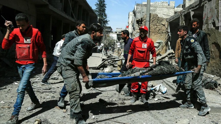 シリアで活動する市民ボランティア団体の国外退避を欧米が検討/HASAN MOHAMED/AFP/AFP/Getty Images