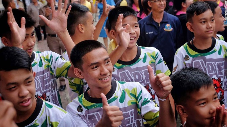救出された少年たち。外国メディアの取材をめぐり、タイ当局から非難の声が出ている/Linh Pham/Getty Images