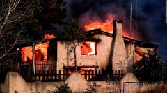 ギリシャ首都近郊で大規模な山火事、２０人死亡