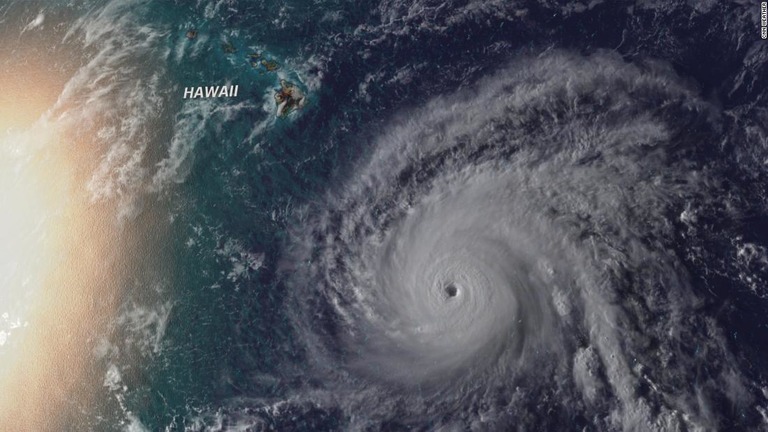 カテゴリー４のハリケーン「レーン」がハワイに接近している/CNN Weather