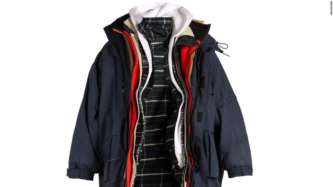 バレンシアガが、厚手の上着７着を重ね着したようなデザインのジャケットを発売