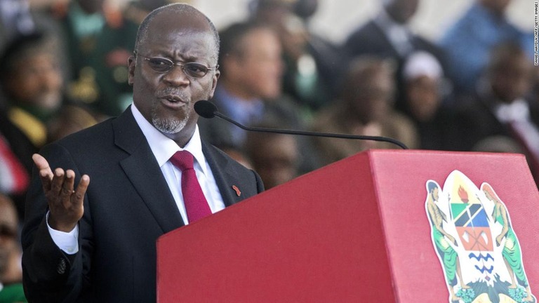 タンザニアのマグフリ大統領が女性に避妊を止めるよう呼びかけた/DANIEL HAYDUK/AFP/Getty Images