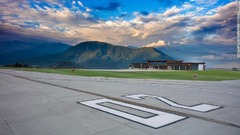 モディ首相は開設式典で「国内１００カ所目の現役空港になる」と宣言