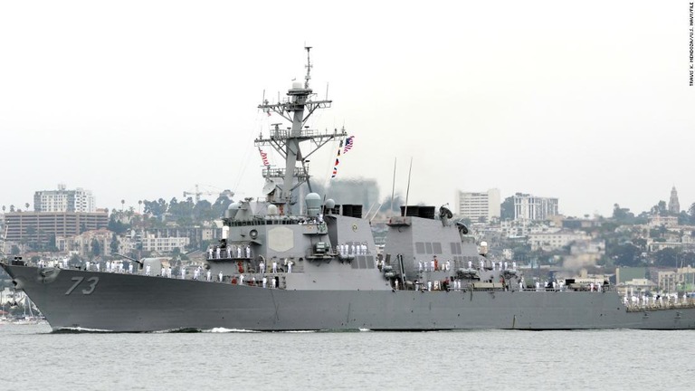 中国艦船からの異常接近を受けた米駆逐艦「ディケーター」/Travis K. Mendoza//U.S. Navy/File
