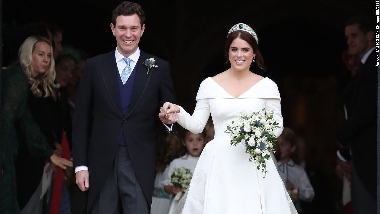 英ユージェニー王女（右）とジャック・ブルックスバンク氏の結婚式が行われた/STEVE PARSONS/AFP/Getty Images