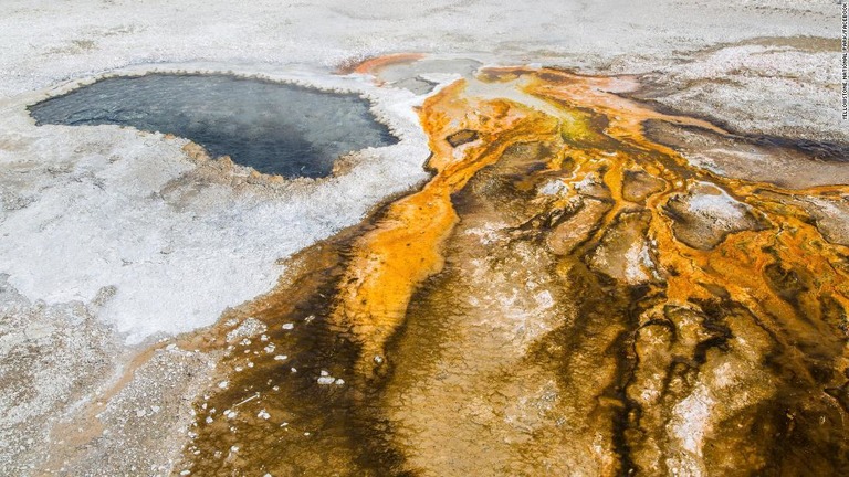 イエローストーン国立公園の間欠泉「イヤ・スプリング」が６０年ぶりに噴出/Yellowstone National Park/Facebook