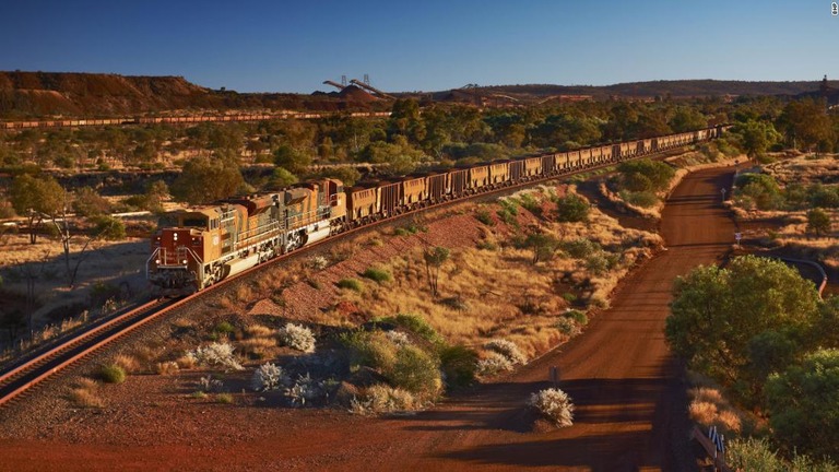 オーストラリアで使われている鉄鉱石の貨物列車の資料写真/BHP