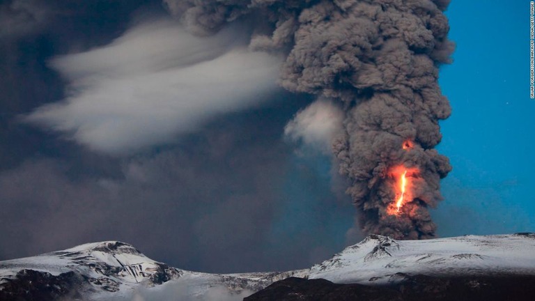 自然災害や疫病に相次いで見舞われた「人類史上最悪の年」が氷河の分析から明らかに/Orvar Porgiersson/Barcroft Media/Getty Images