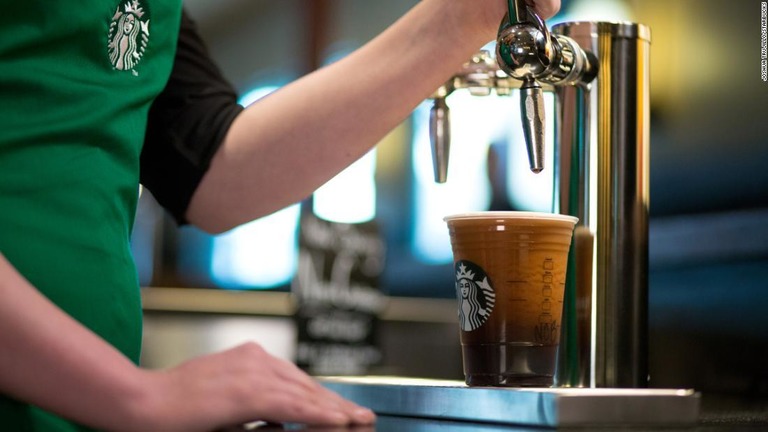 スターバックスが「ナイトロ」の提供を米国の全店舗に拡大する/Joshua Trujillo/Starbucks