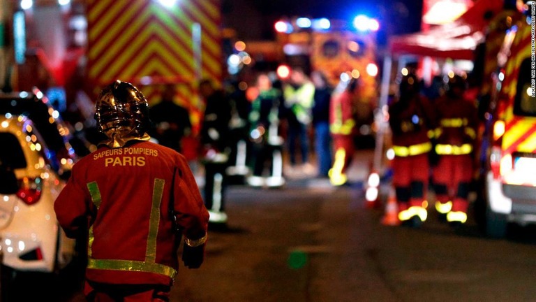 パリのアパートで火災が発生し、７人が死亡した/GEOFFROY VAN DER HASSELT/AFP/AFP/Getty Images