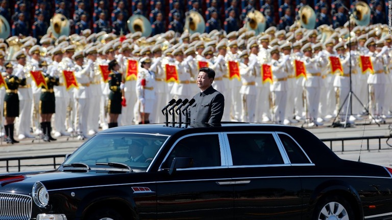 終戦７０周年を記念した軍事パレードに参加した習近平主席＝２０１５年、北京/AP Photo/Ng Han Guan