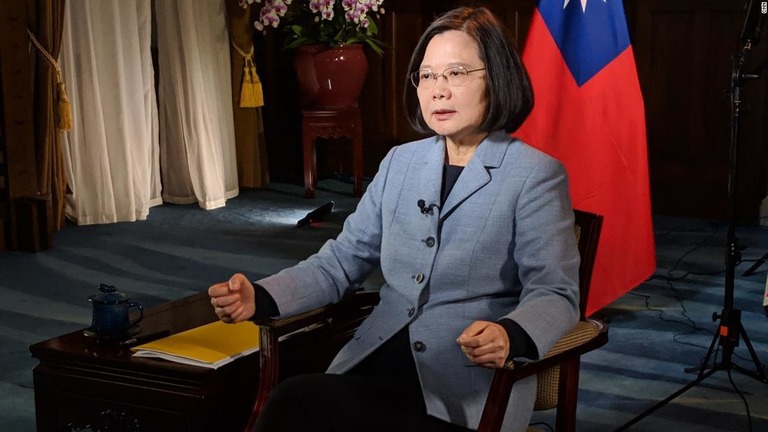 台湾の蔡英文総統は、中国の軍事的脅威は台湾だけでなく、地域のどの国にも及ぶ恐れがあると指摘した/CNN