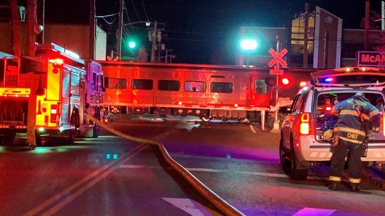 米ニューヨーク州で車両１台と列車２本が絡んだ死亡事故が発生/Howard Schnapp/AP