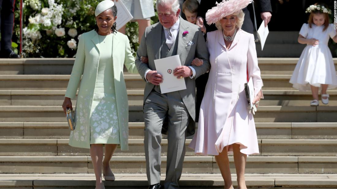 メーガン妃の母親のドリア・ラドラン氏（左）と、チャールズ皇太子とカミラ夫人＝２０１８年５月/WPA Pool/Getty Images