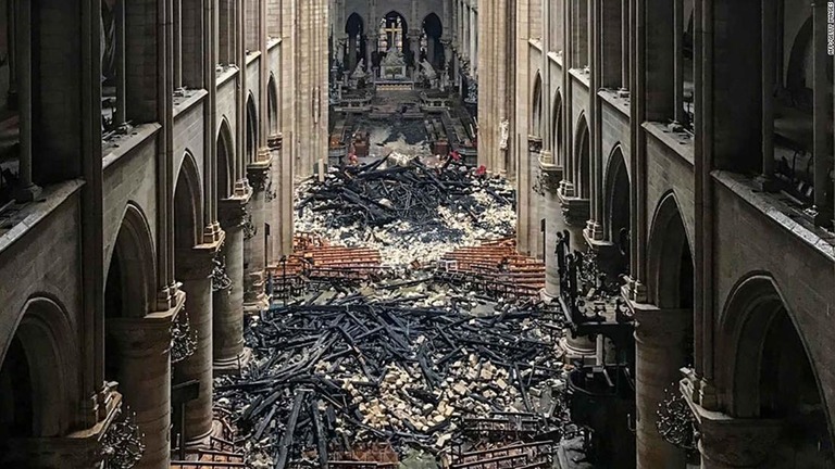 ノートルダム大聖堂火災について、虚偽の情報がネット上で拡散している/AFP/Getty Images