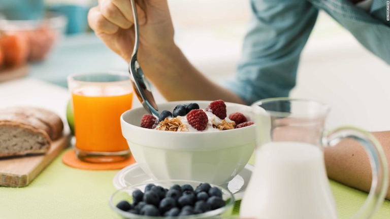 朝食を抜くことで心臓関連の死亡リスクが高まるとの調査結果が明らかになった/Shutterstock