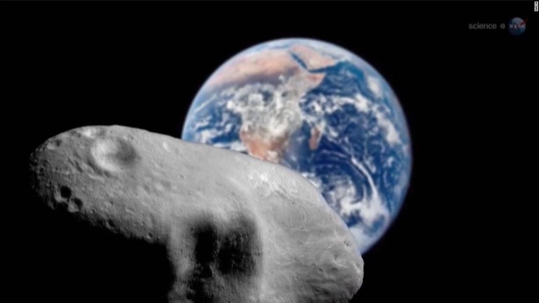 直径約３３５メートルの巨大な小惑星が２０２９年に地球に接近するという/NASA