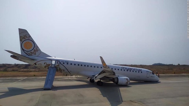 前輪が格納されたままとなり、機首を滑走路にこすらせて着陸した旅客機/Myanmar National Airlines/Myanmar National Airlines