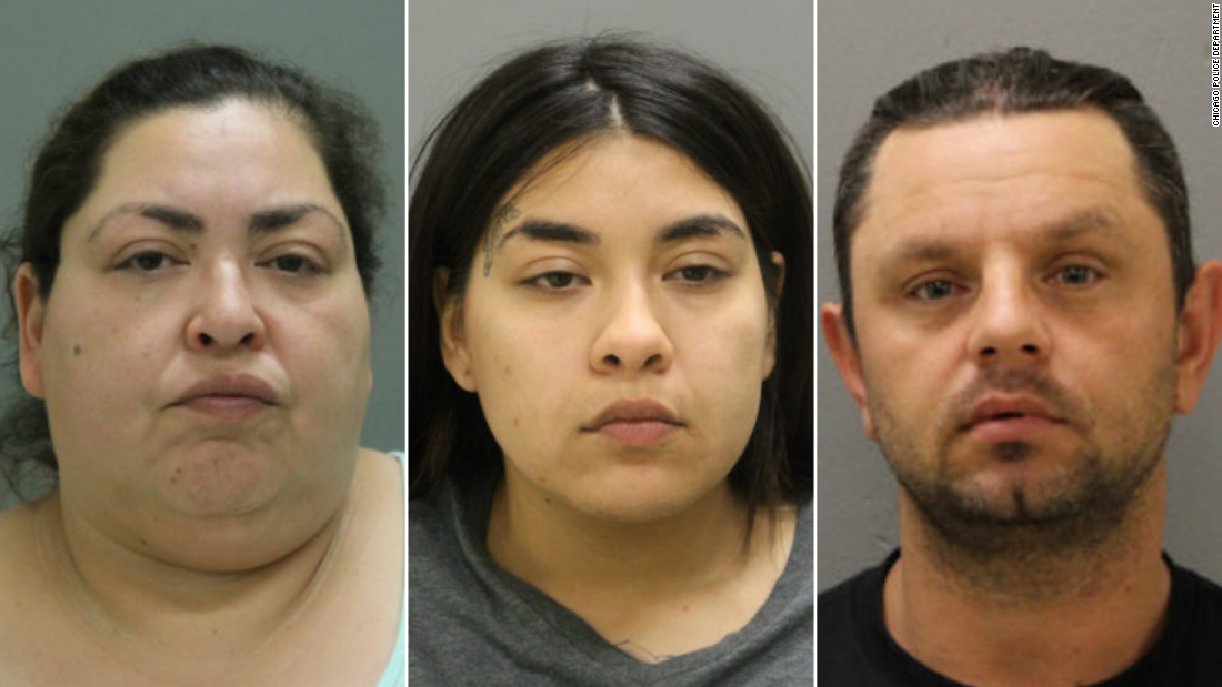 左からクラシア・フィゲロア容疑者、娘のデザレイ容疑者、フィゲロア容疑者の交際相手のピョートル・ボバク容疑者/Chicago Police Department