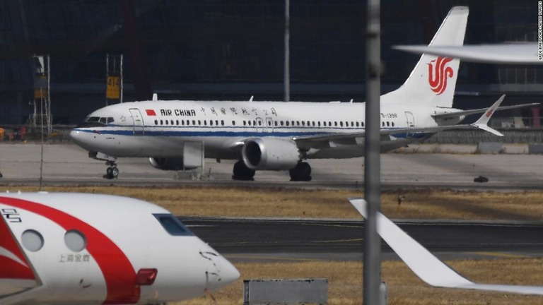 中国の大手航空会社３社が米ボーイングに対し、機体の飛行停止による損害賠償を要求/Greg Baker/AFP/Getty Images
