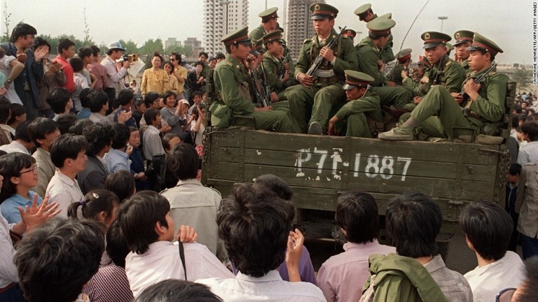 ３０年前の天安門事件について「弾圧」にあたらないとする見解を中国政府が表明した/Catherine Henriette/AFP/Getty Images