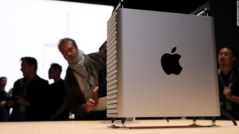 アップルが新型の「Ｍａｃ　Ｐｒｏ」の生産拠点を米国から中国へと移転する/Justin Sullivan/Getty Images