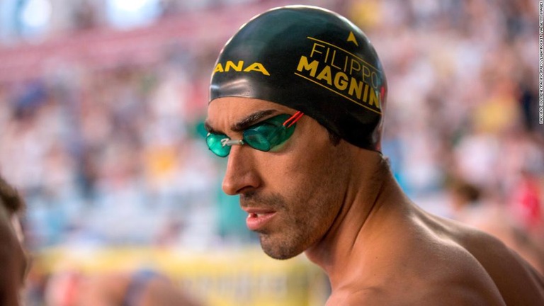 元五輪競泳メダリストのフィリッポ・マニーニさんが、溺れた海水浴客を救助した/Massimo Solimene/Pacific Press/LightRocket via Getty Images