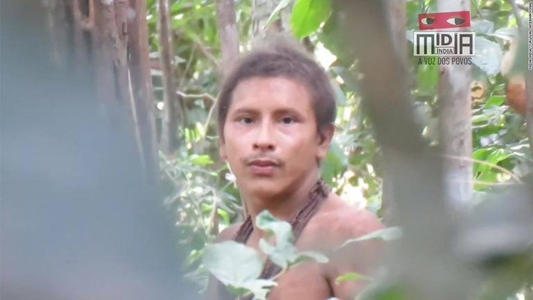 アマゾンで外部から隔絶して暮らす先住民「アワ族」の姿をとらえた映像が公開された/Midia India/Survival International