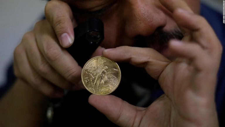 「センテナリオ」と呼ばれる記念金貨が大量に盗まれた/Jose Luis Gonzalez/Reuters