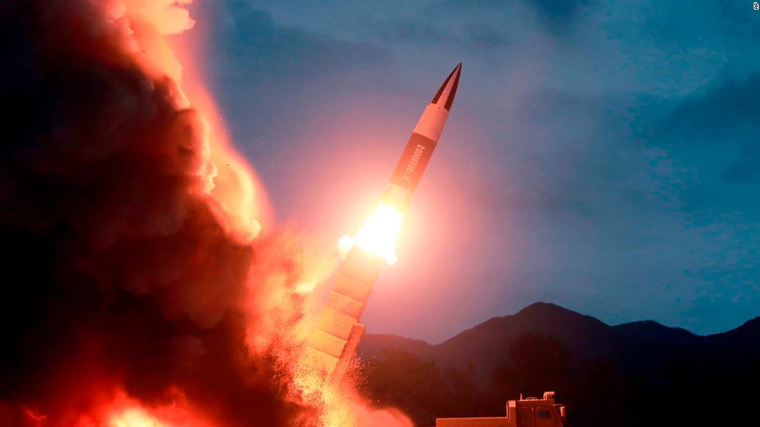 写真は北朝鮮が８月１０日に同国東岸から発射した短距離弾道ミサイルと主張し提供したもの/AP