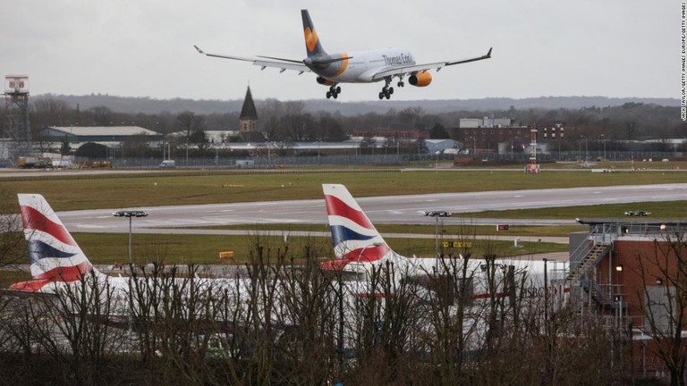 英ロンドンのガトウィック空港上空で旅客機がドローンとニアミス/Jack Taylor/Getty Images
