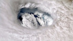 国際宇宙ステーションから見たハリケーン「ドリアン」の目