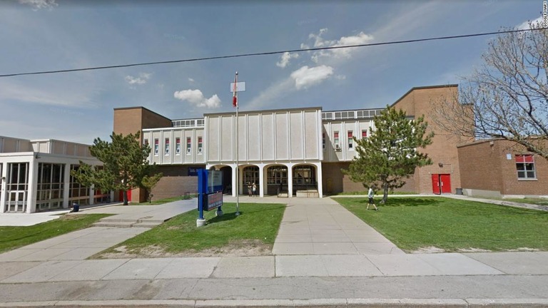 学校の前で１４歳の少年が刺されて死亡した/Google Maps