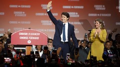 カナダ総選挙で与党勝利、トルドー首相が続投へ　過半数には届かずか