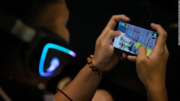 中国政府が、１８歳未満のオンラインゲーム利用に時間制限を設けるなどの措置を講じる/Ivan Abreu/Getty Images AsiaPac/Getty Images for Hong Kong Touri