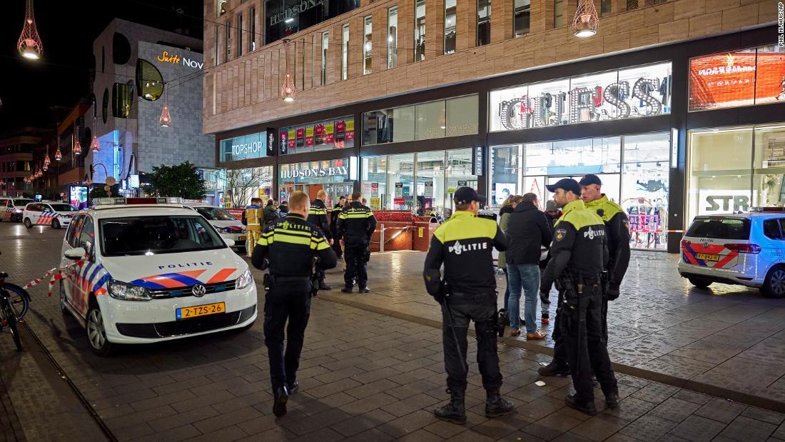 事件はハーグ中心部付近の主要なショッピング街の一つ、グローテ・マルクト通りで発生/Phil Nijhuis/AP
