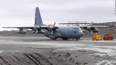 チリ空軍機、南極へ向かう途中で通信途絶　搭乗者３８人全員絶望