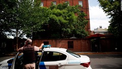 高級ホテル前で観光客が銃撃され死傷、バス襲撃犯ともみ合い　アルゼンチン