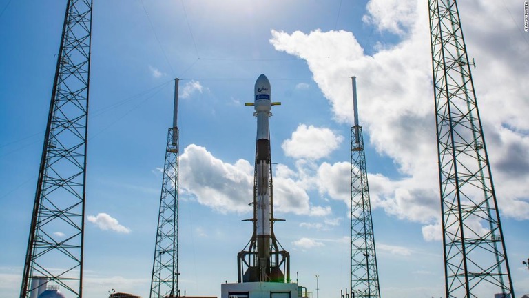 スペースＸのロケット「ファルコン９」によって人工衛星が打ち上げられた/SpaceX/Twitter