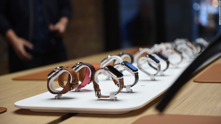 アップルウォッチの昨年の販売数がスイス時計を上回ったことがわかった/Stuart C. Wilson/Getty Images