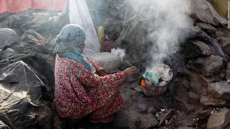 ＷＦＰは世界でさらに１億３０００万人が飢えの瀬戸際に追い込まれるとの見通しを発表した/Mohammed Hamoud/Getty Images 