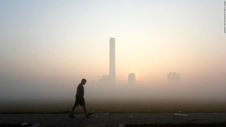 インドのＣＯ２排出量が４０年ぶりに前年比で減少した/Indranil Aditya/NurPhoto/Getty Images